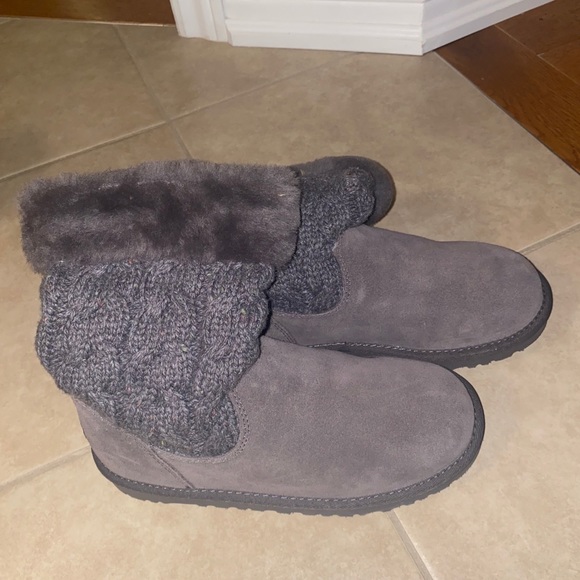 Children’s Grey Knit Uggs - Picture 1 of 4